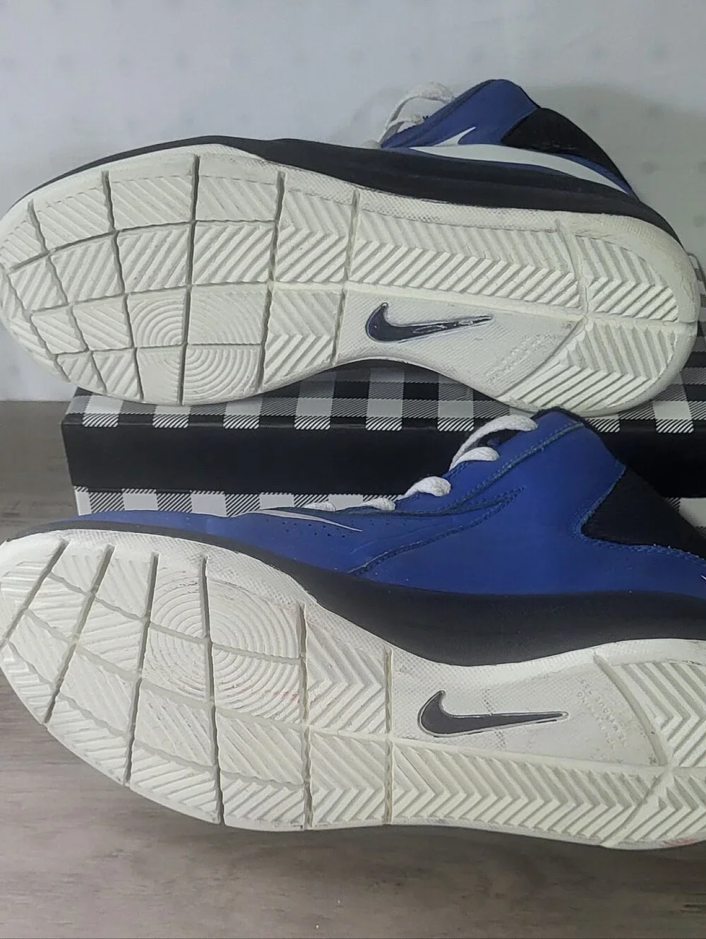 Nike Hustle D7 Boys 6y Hightops Royal Blue & Black